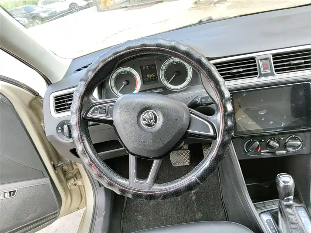 Skoda Rapid 2017 — фото 11