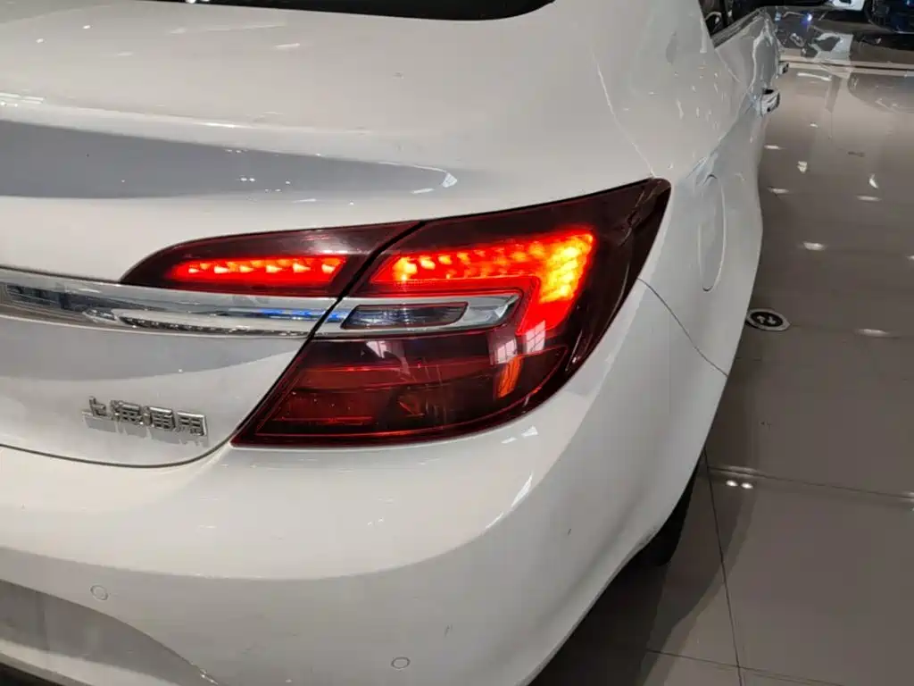 Buick Regal 2015 — фото 8
