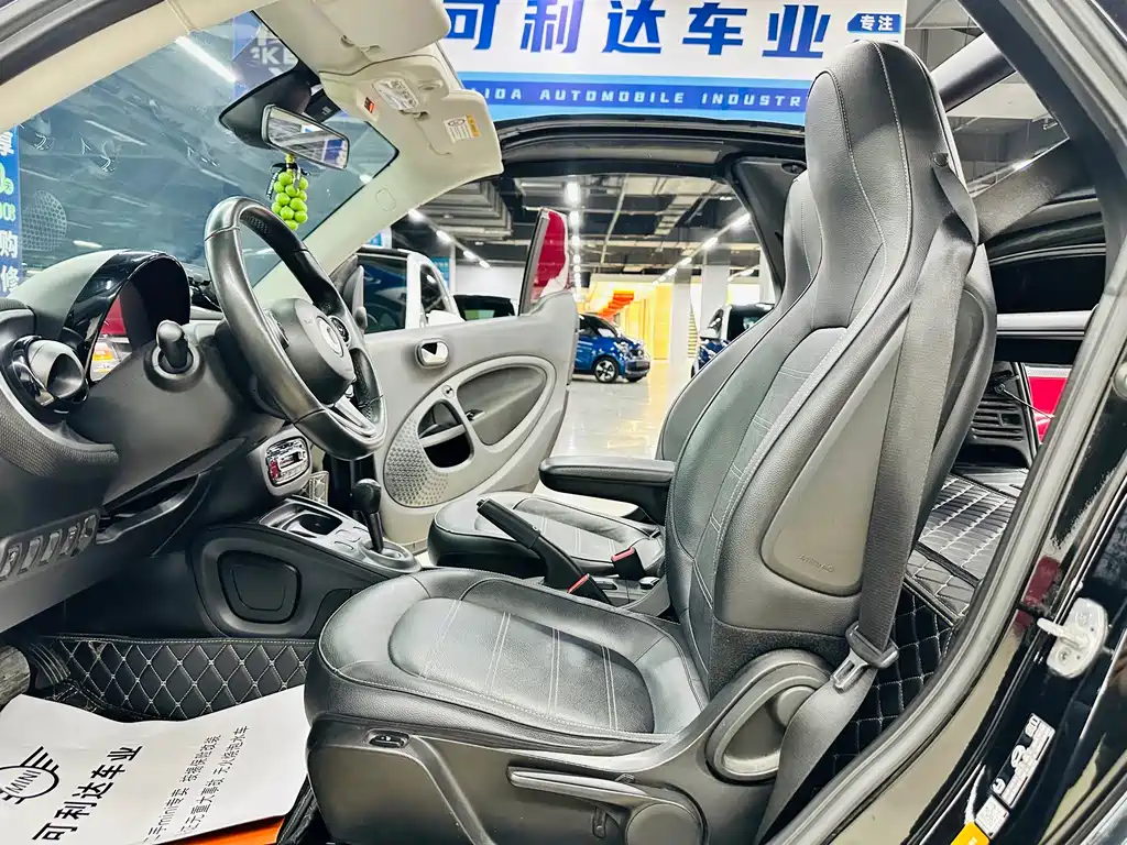 smart Fortwo 2017 — фото 26