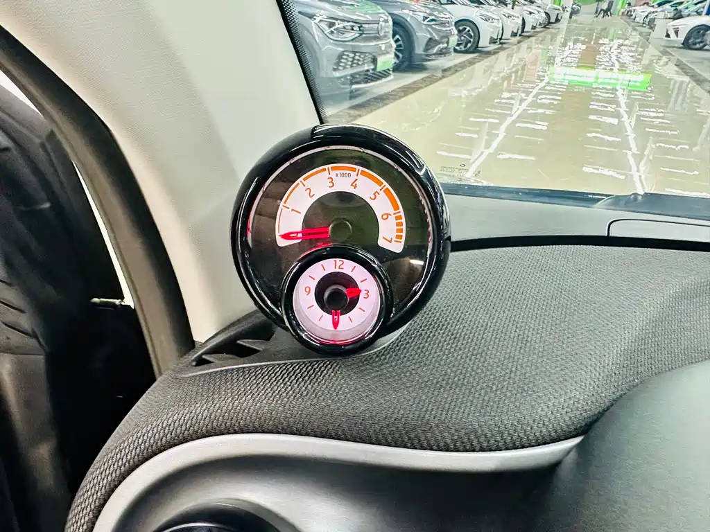 smart Fortwo 2017 — фото 41