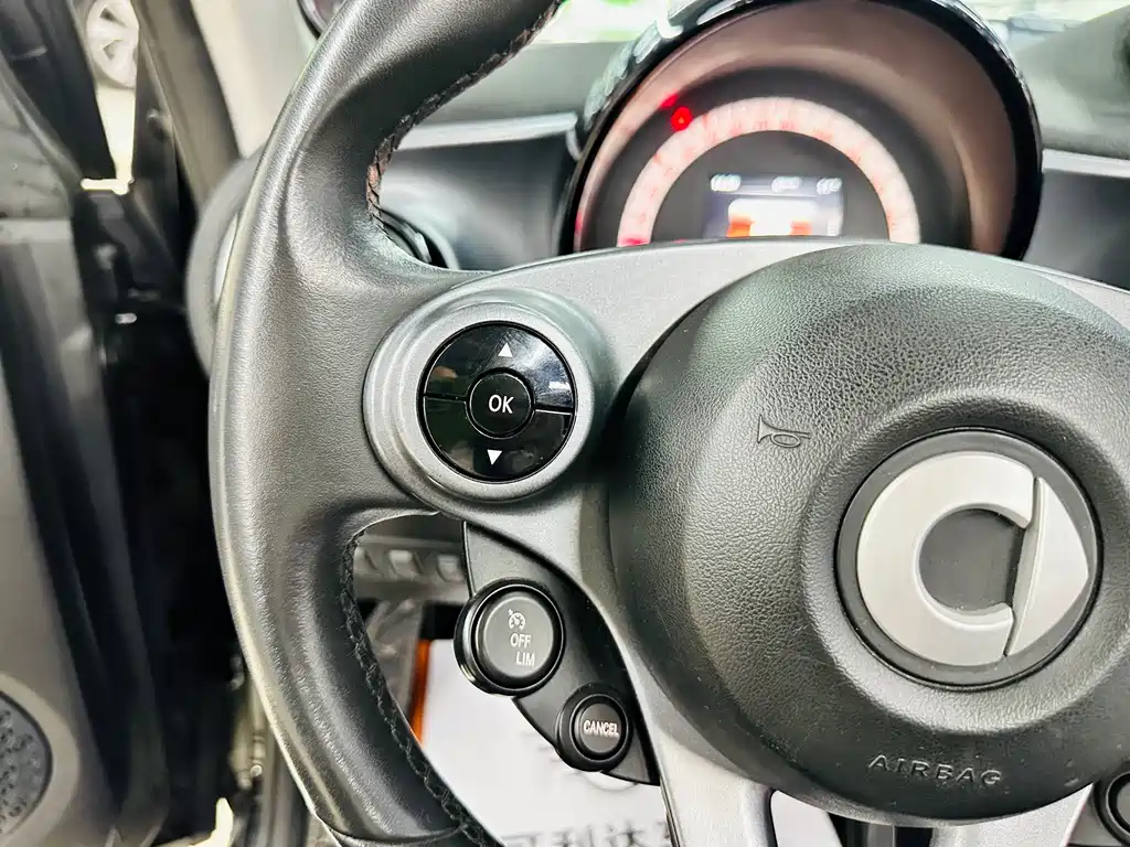 smart Fortwo 2017 — фото 36