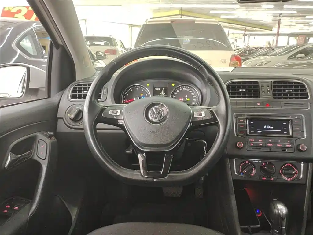 Volkswagen Polo 2016 — фото 11