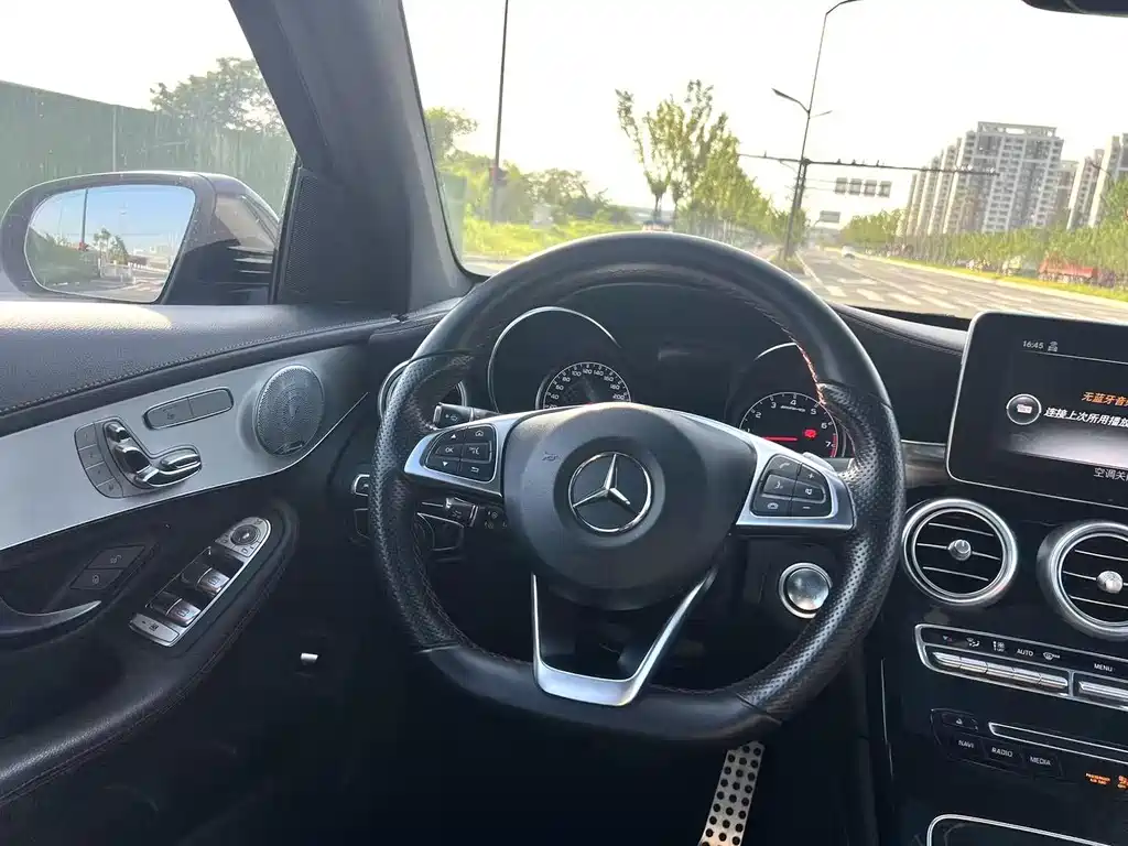 Mercedes-Benz GLC AMG 2018 — фото 12