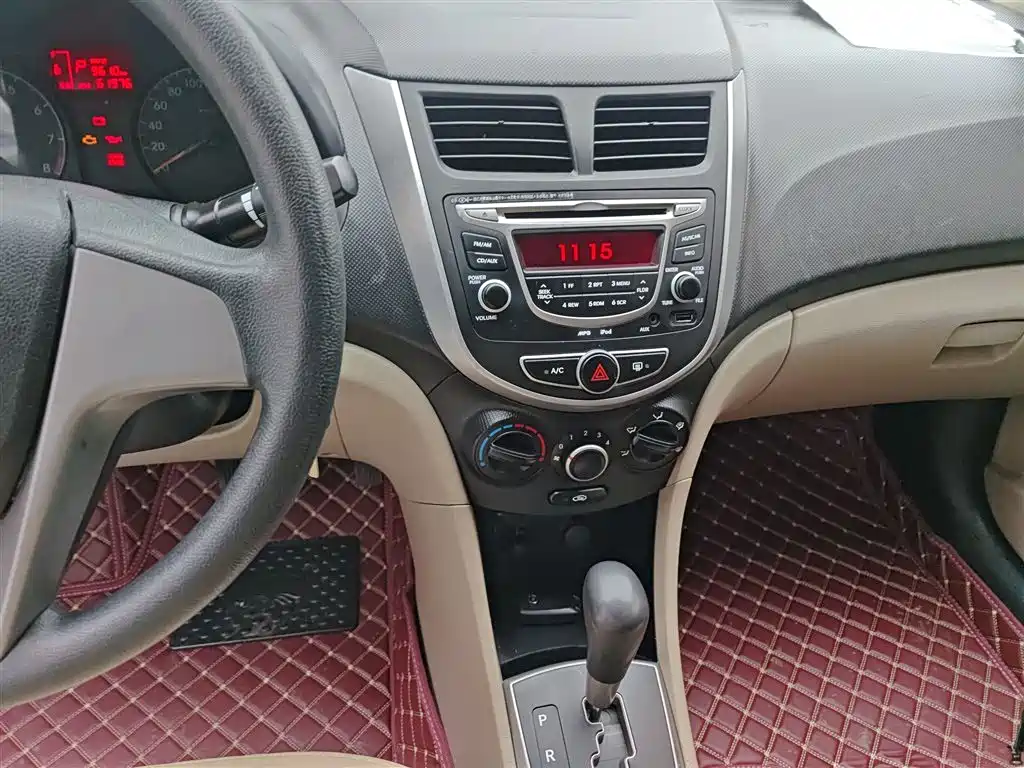 Hyundai Verna 2015 — фото 13