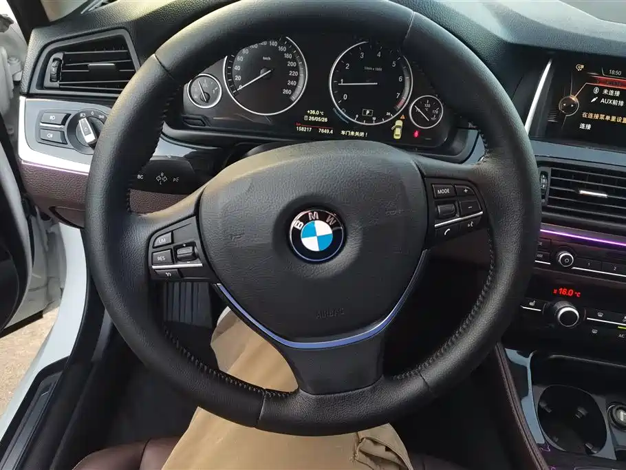 BMW 5 Series 2016 — фото 15