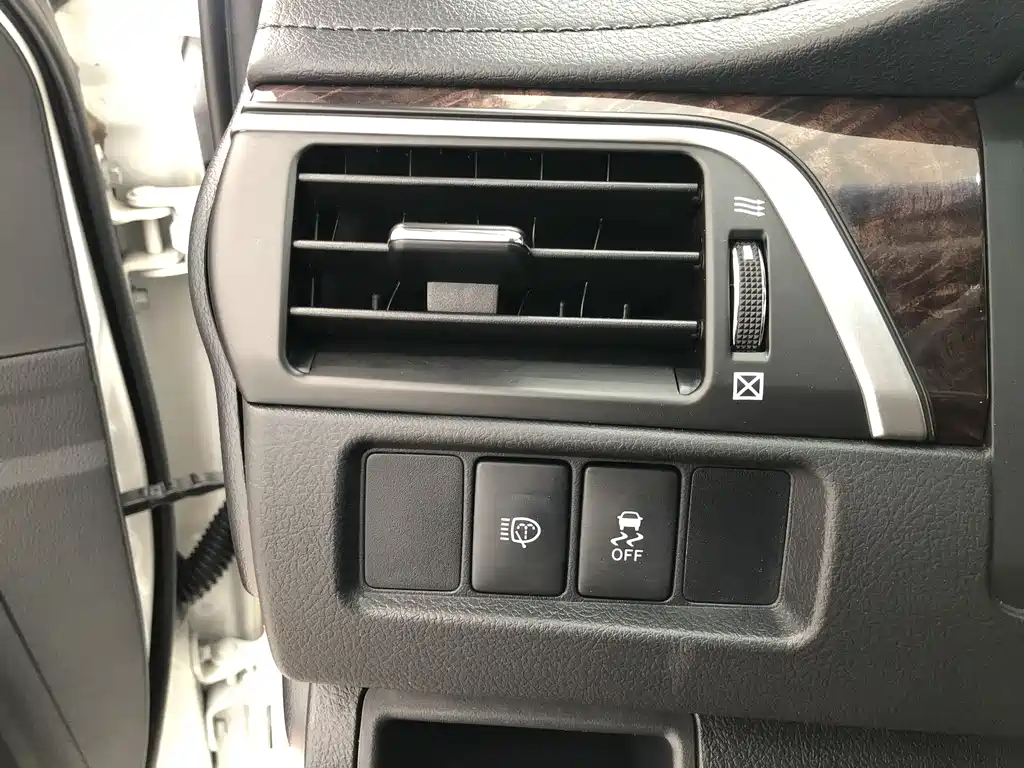 Toyota Camry 2015 — фото 10