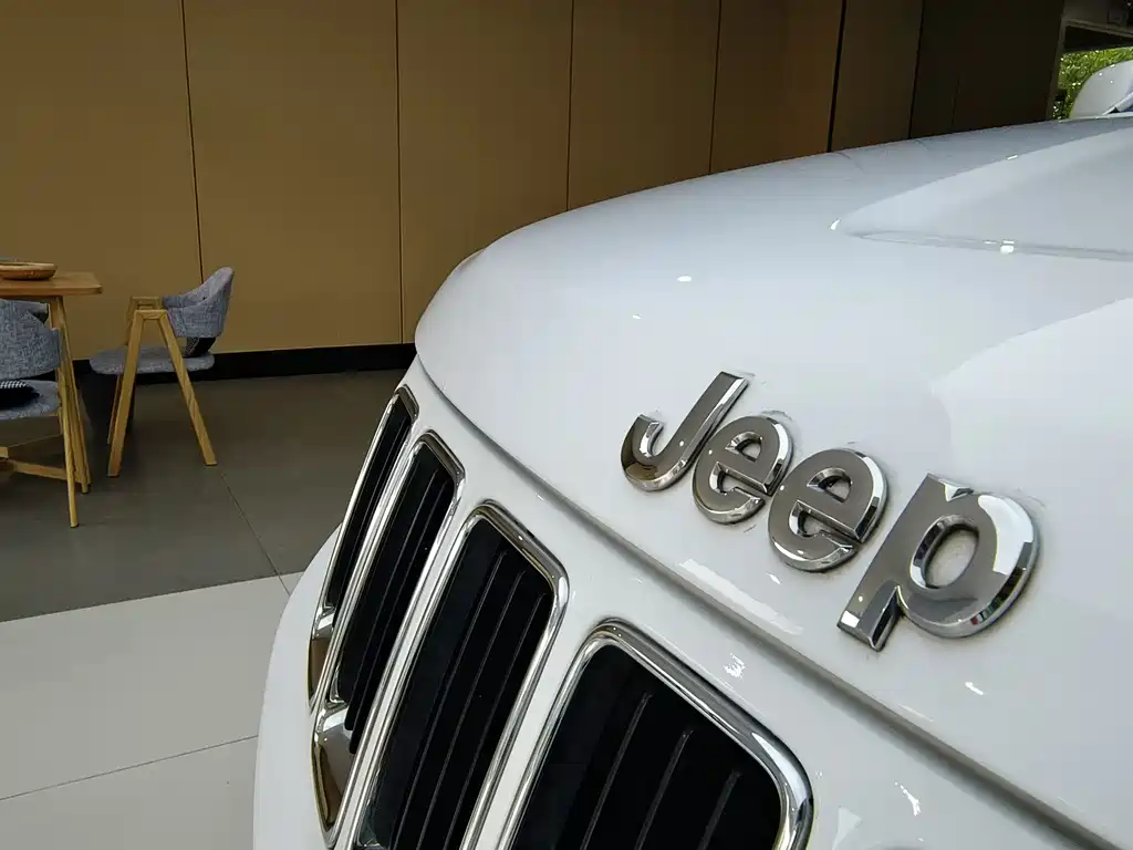Jeep Grand Cherokee 2016 — фото 23