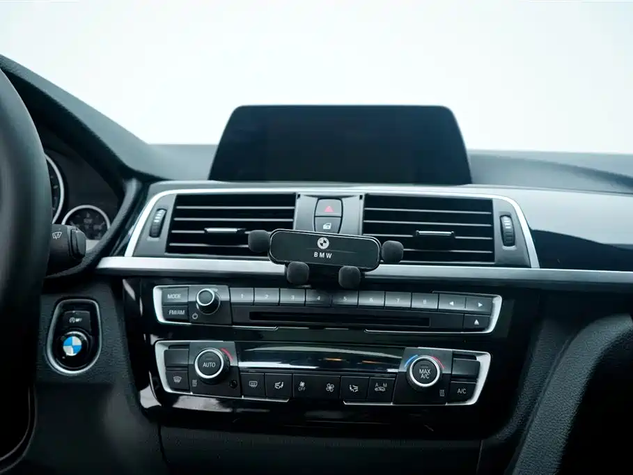 BMW 3 Series 2017 — фото 18