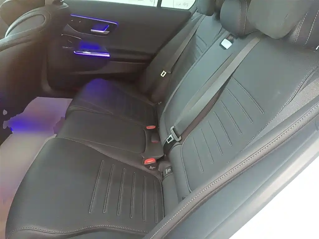 Mercedes-Benz C-Class 2025 — фото 17