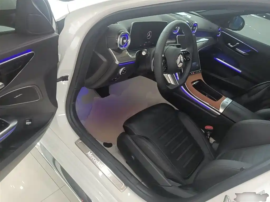 Mercedes-Benz C-Class 2025 — фото 16