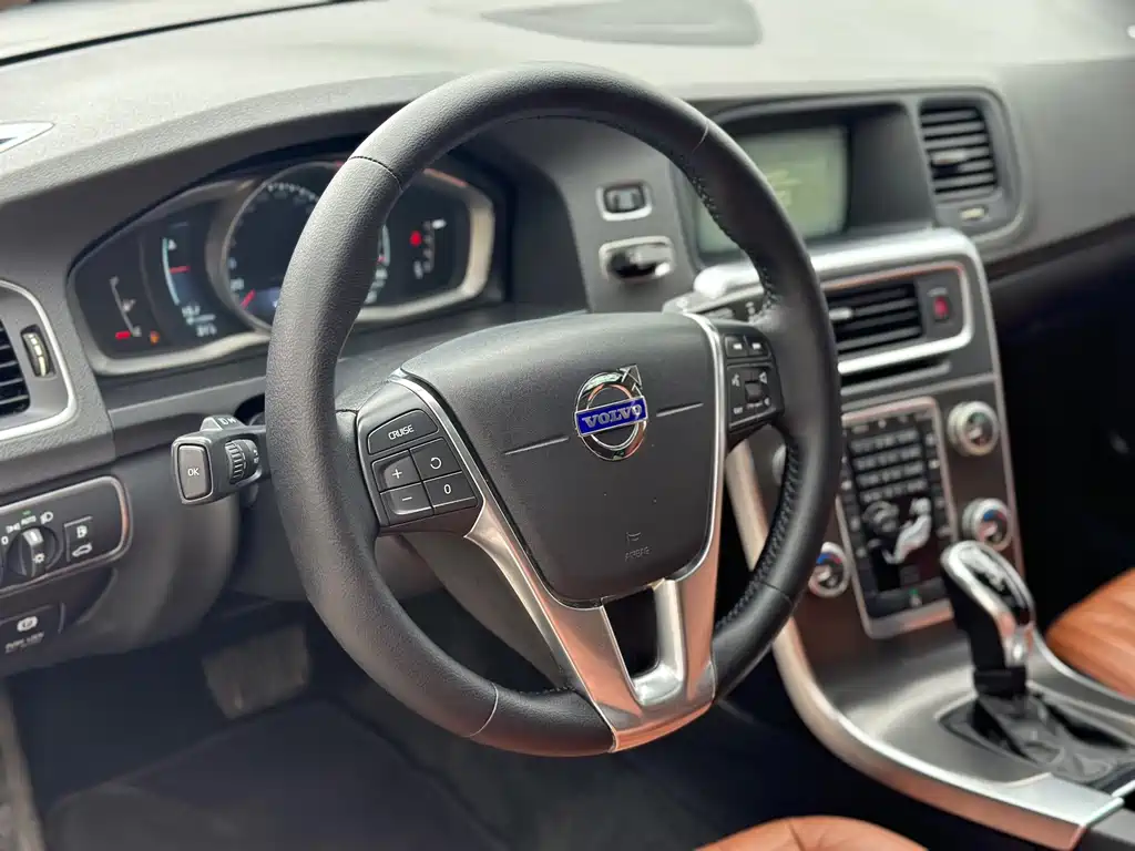 Volvo S60 2015 — фото 7