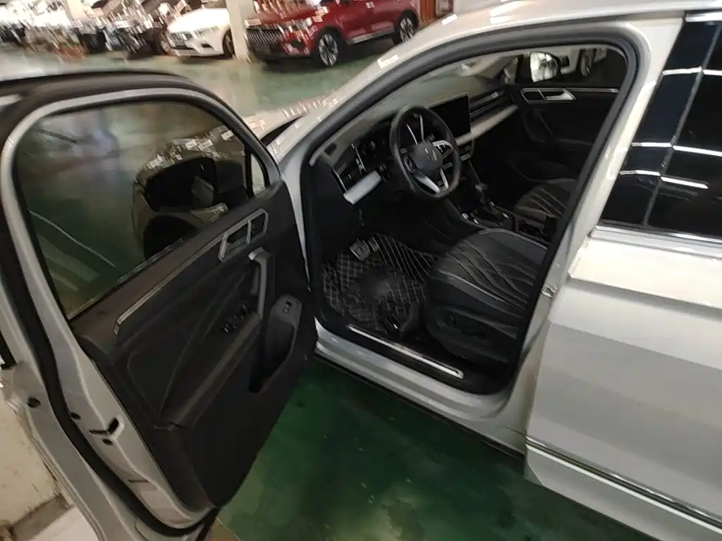 Volkswagen Tiguan L 2023 — фото 16