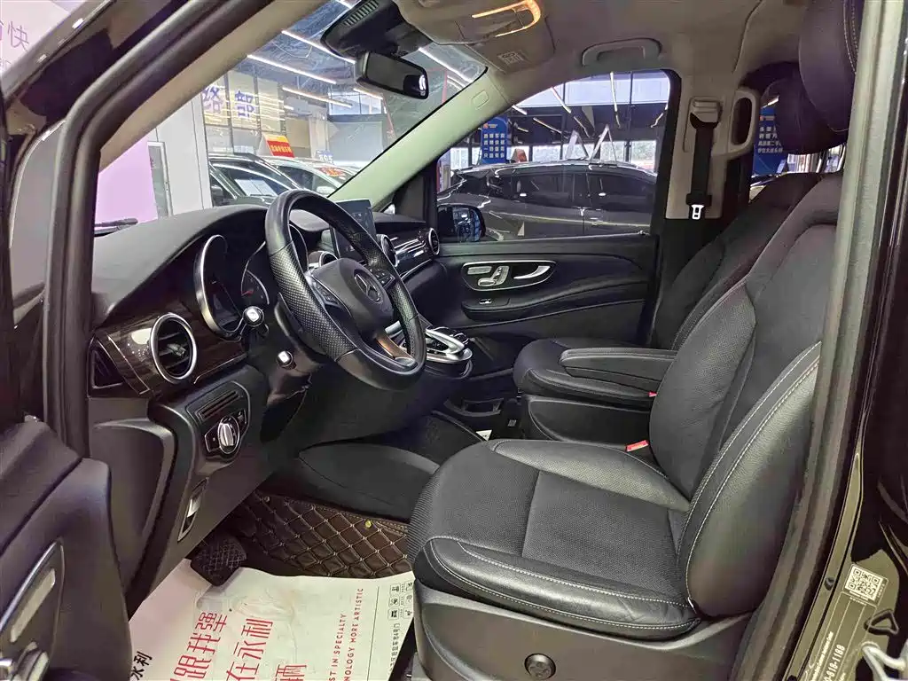 Mercedes-Benz V-Class 2020 — фото 10