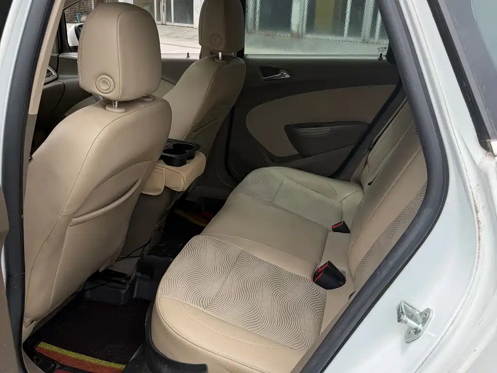Buick Excelle 2013 — фото 12