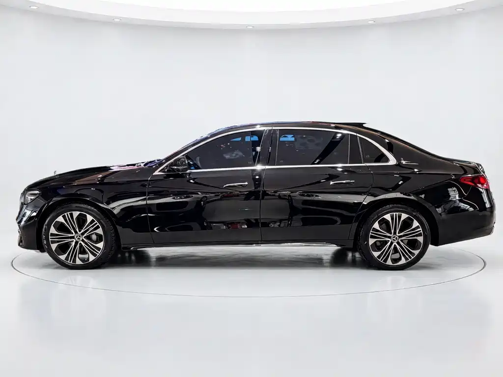 Mercedes-Benz E-Class 2025 — фото 3