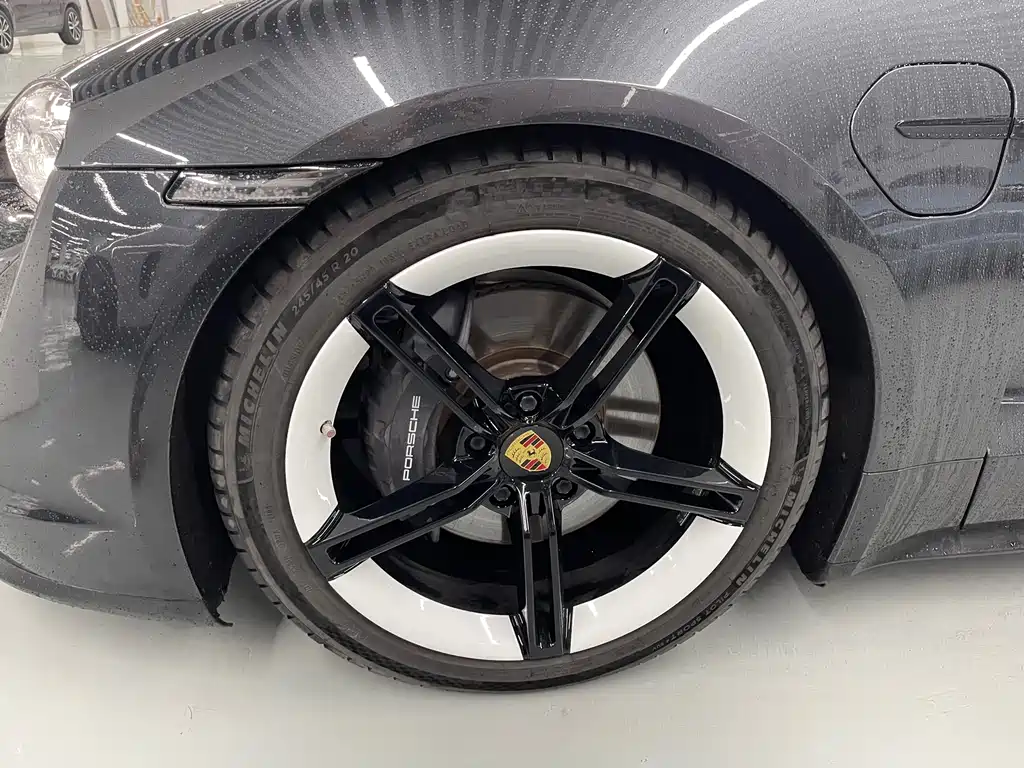 Porsche Taycan 2021 — фото 14