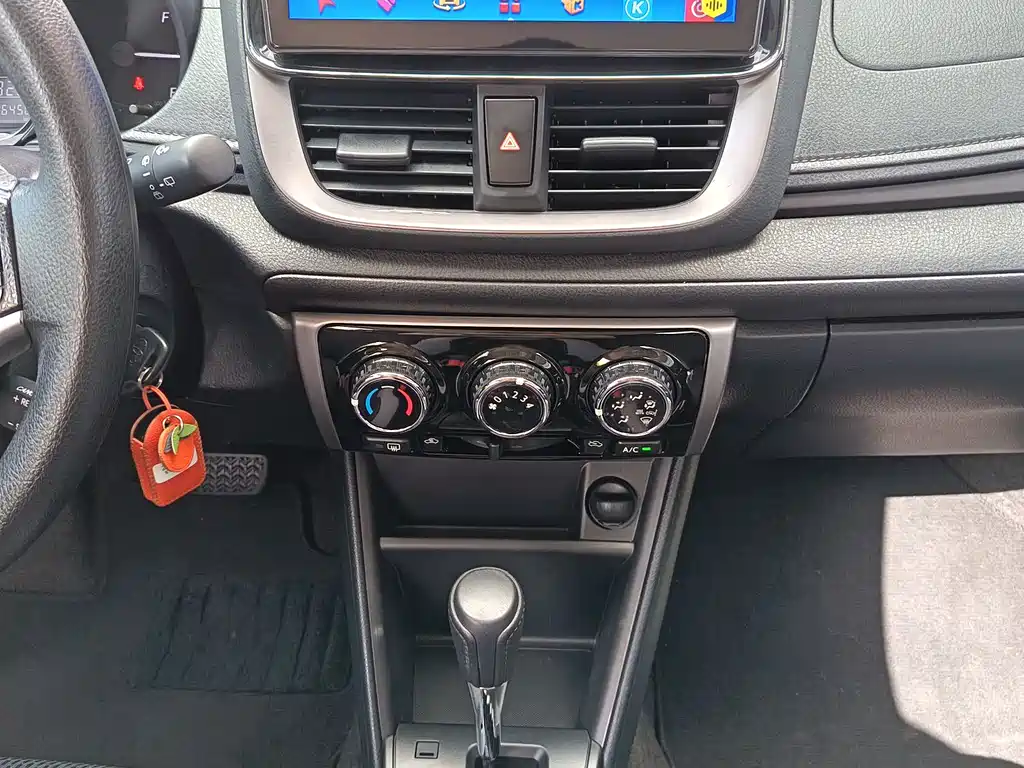 Toyota Yaris L 2022 — фото 14