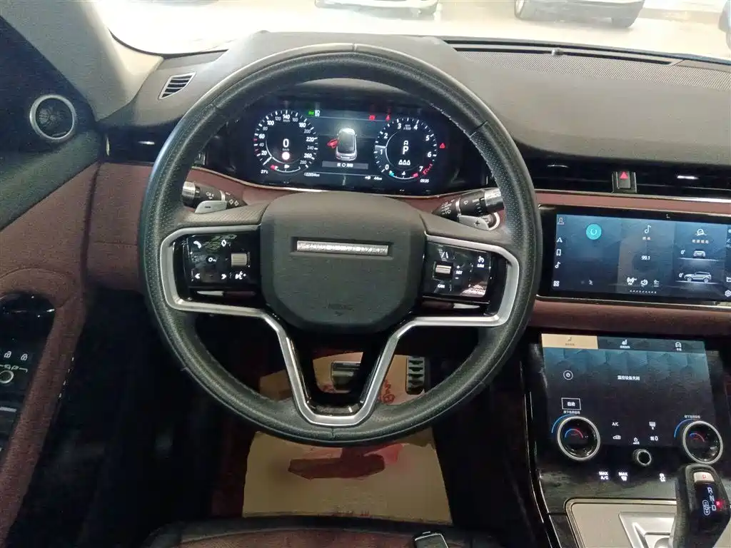 Land Rover Evoque 2023 — фото 7