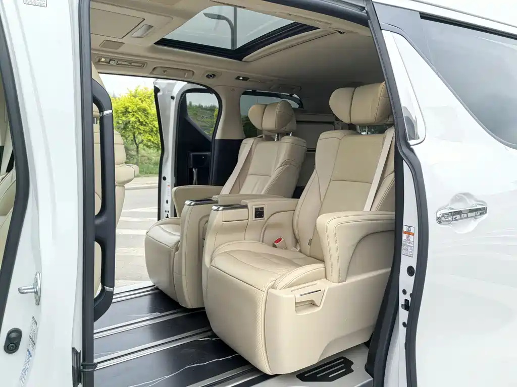Toyota Alphard 2020 — фото 12