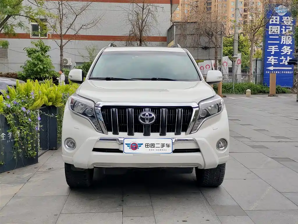 Toyota Prado 2017 — фото 2