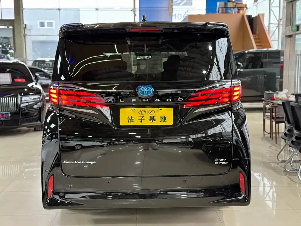 Toyota Alphard 2024 — фото 27