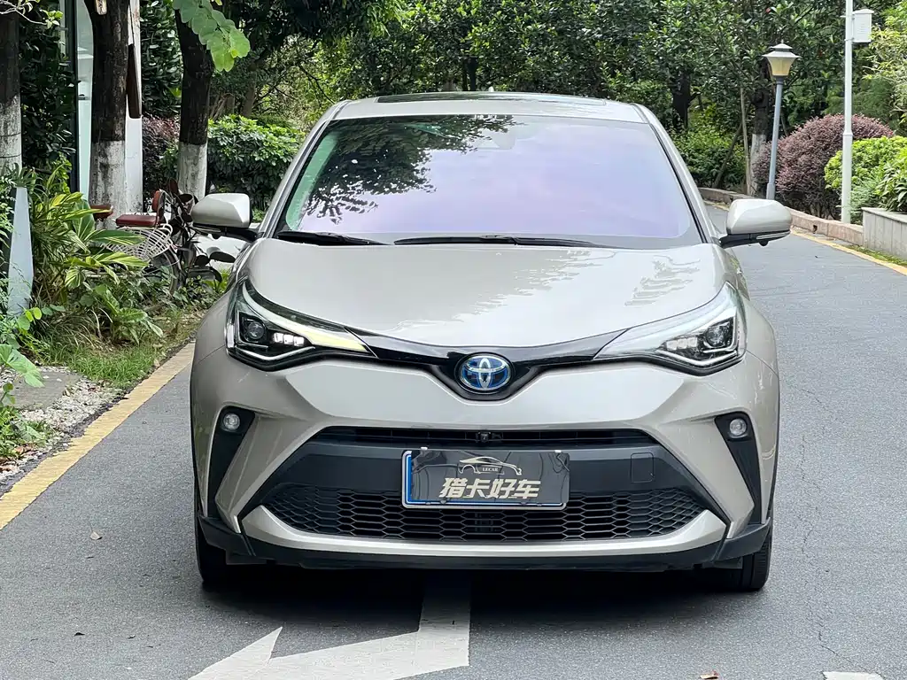 Toyota C-HR 2022 — фото 2