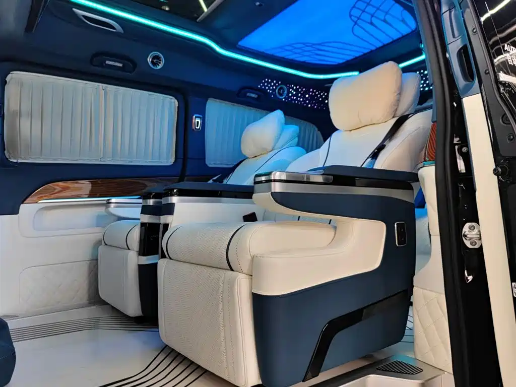 Mercedes-Benz V-Class 2023 — фото 8