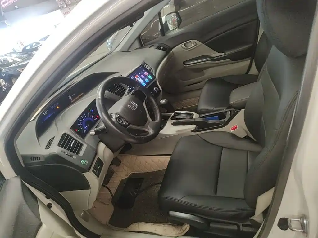 Honda Civic 2014 — фото 15