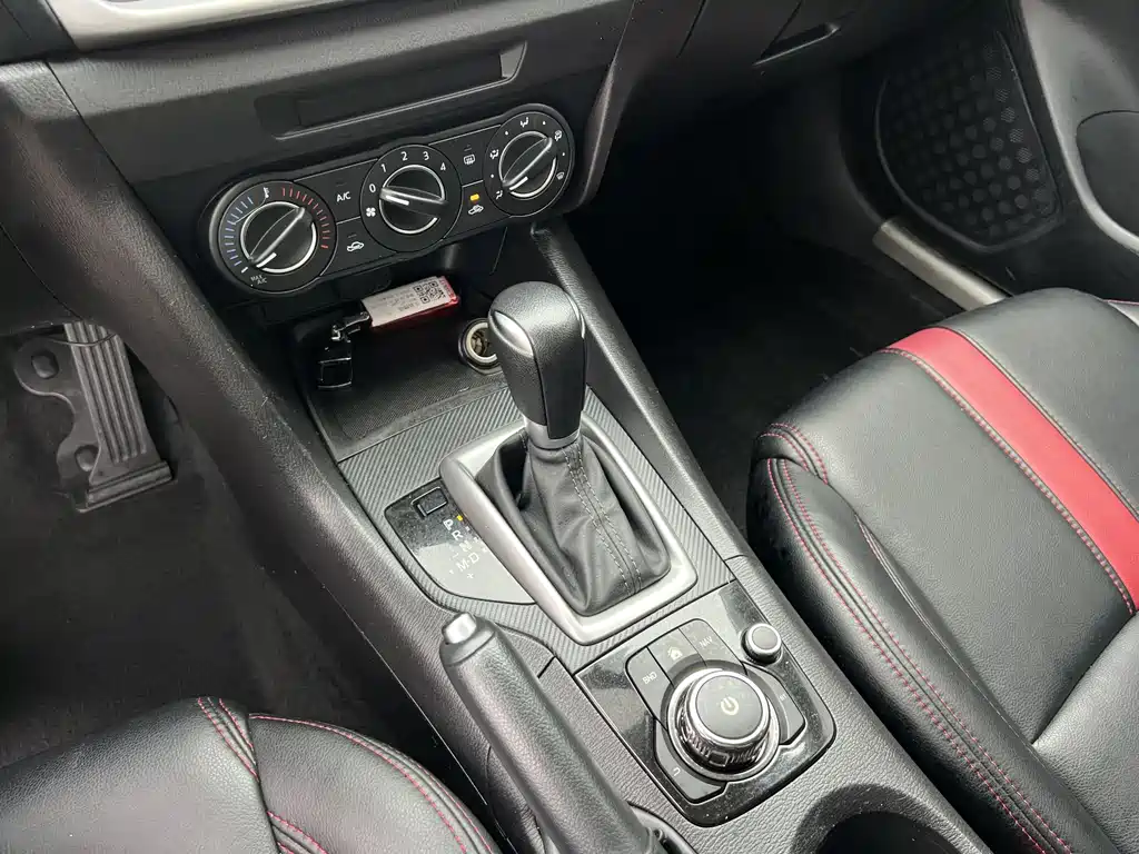 Mazda 3 Axela 2019 — фото 13