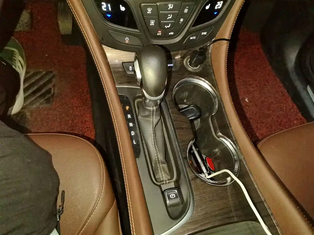 Buick Envision Plus 2017 — фото 15