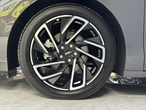 Lincoln Z 2023