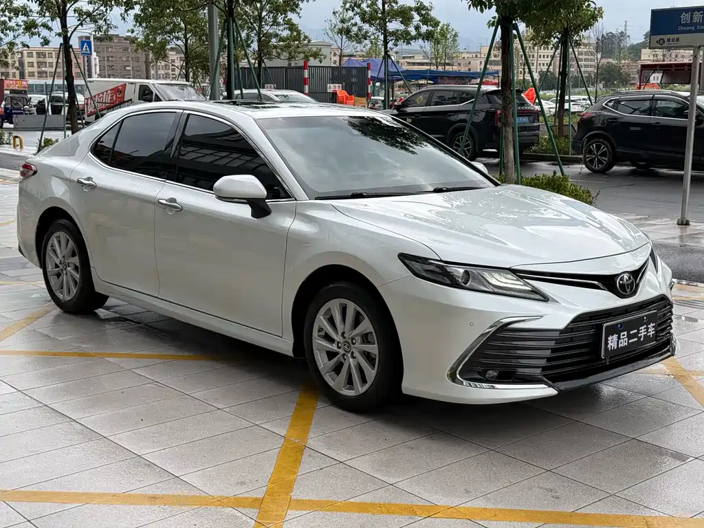 Toyota Camry 2023 — фото 17