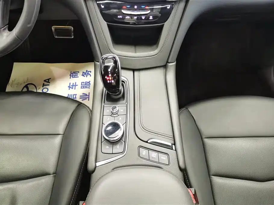 Cadillac XT5 2019 — фото 16