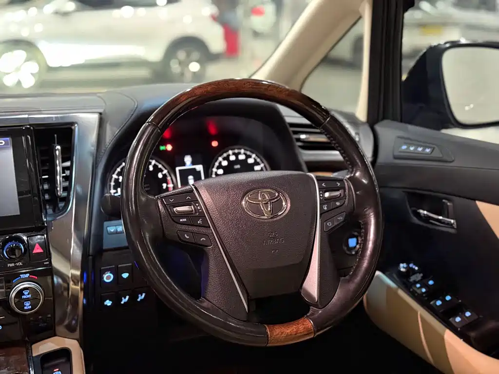 Toyota Alphard 2017 — фото 15