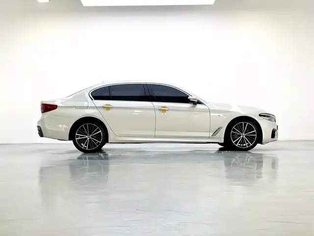 BMW 5 Series 2020 — фото 9