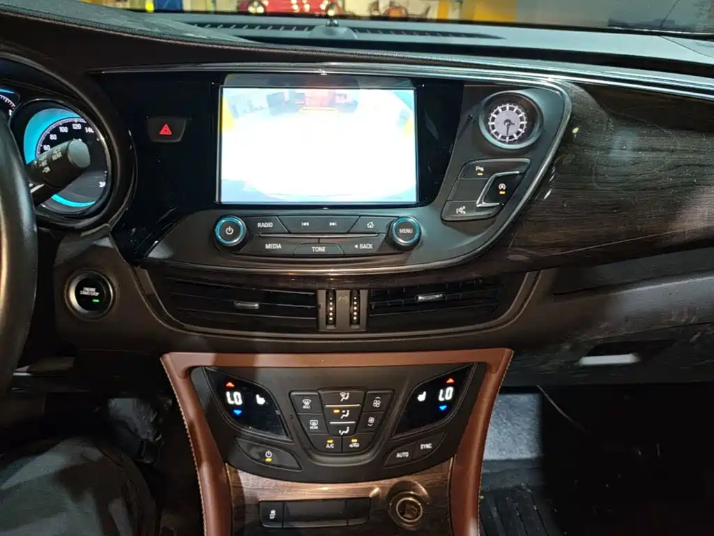 Buick Envision Plus 2017 — фото 9