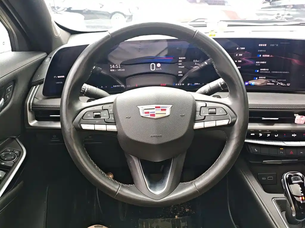 Cadillac XT4 2024 — фото 11