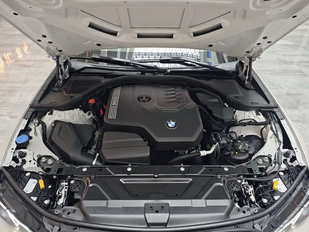 BMW 3 Series 2025 — фото 12