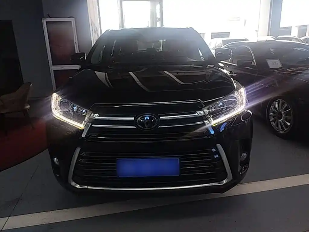 Toyota Highlander 2021 — фото 3