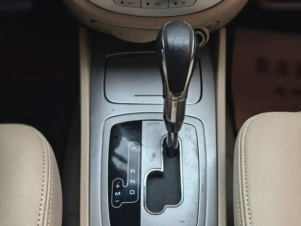 Buick Excelle 2015 — фото 10