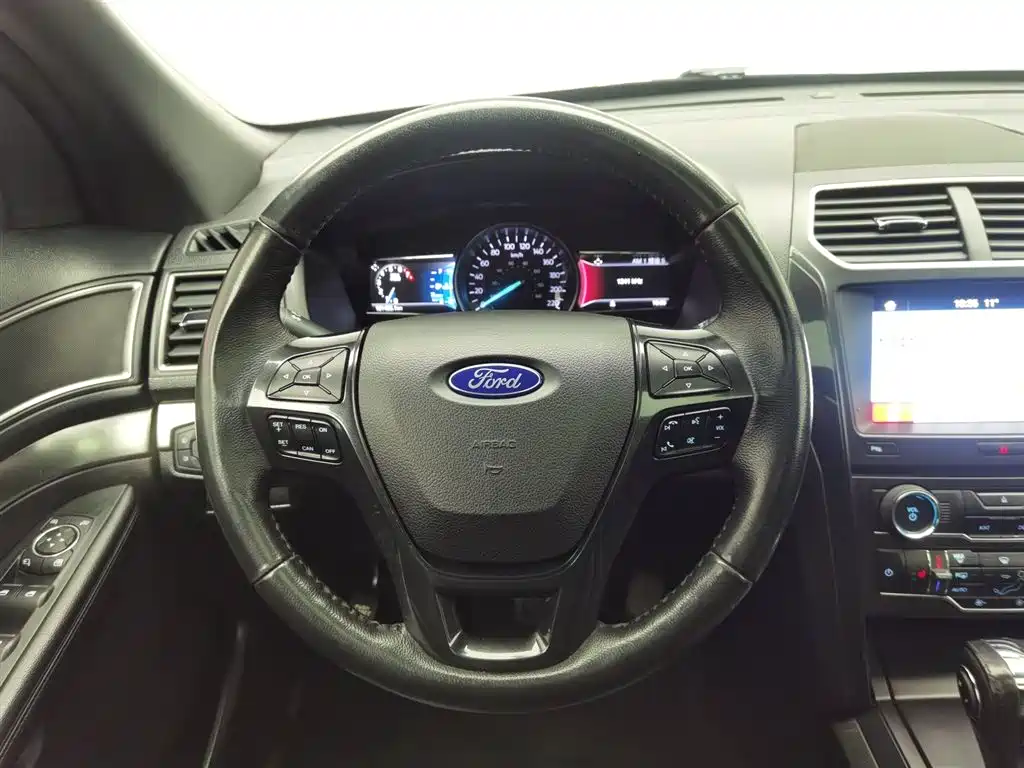 Ford Explorer 2019 — фото 11