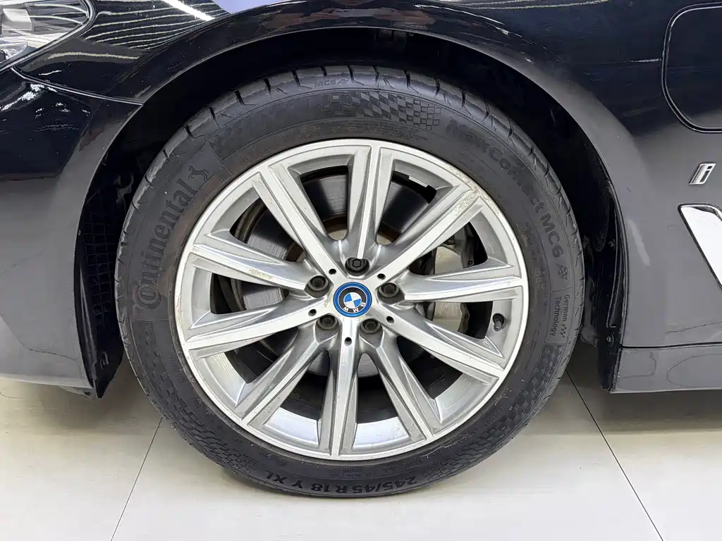 BMW 5 Series New Energy 2018 — фото 12