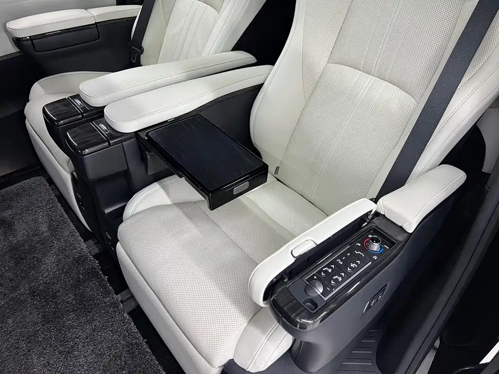 Lexus LM 2021 — фото 12