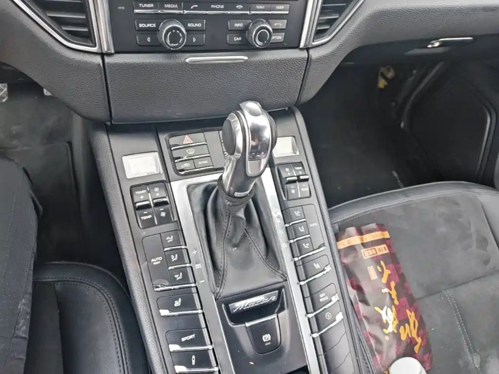 Porsche Macan 2015 — фото 14