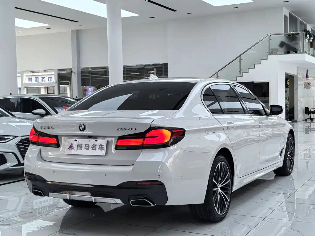 BMW 5 Series 2024 — фото 13