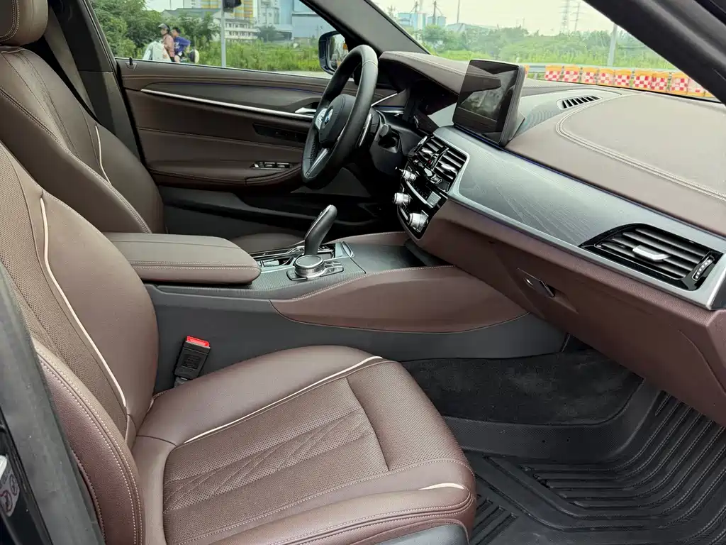 BMW 5 Series 2023