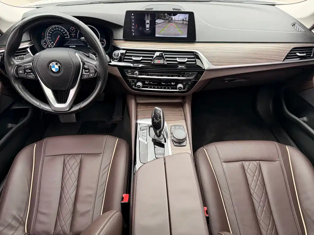 BMW 5 Series 2018 — фото 17