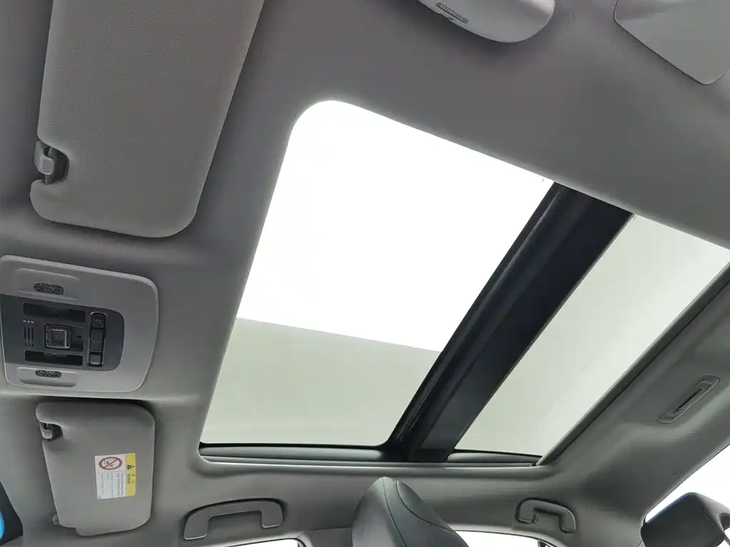 Toyota Camry 2022 — фото 14