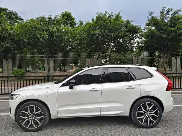 Volvo XC60 Plug-In Hybrid 2021