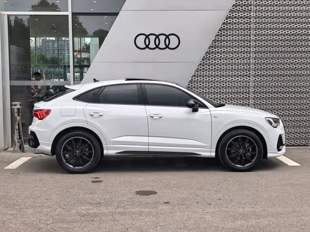 Audi Q3 Sportback 2022 — фото 9